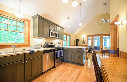 Newbury Cottage | Charming Ski Cottage Near Mount Sunapee