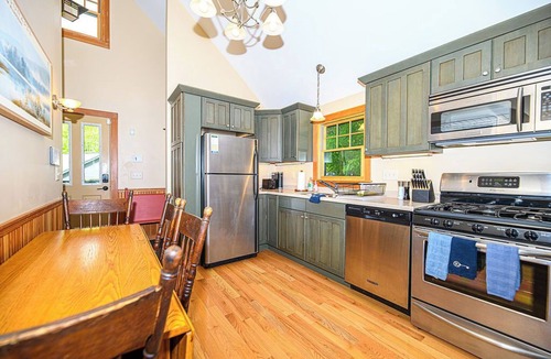 Newbury Cottage | Charming Ski Cottage Near Mount Sunapee