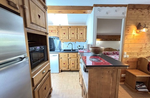 Flumet Apartment | Charming slope-side apartment with pool