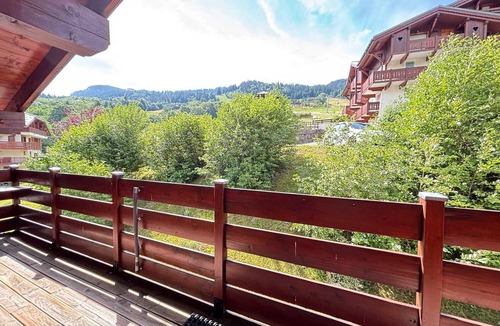 Flumet Apartment | Charming slope-side apartment with pool