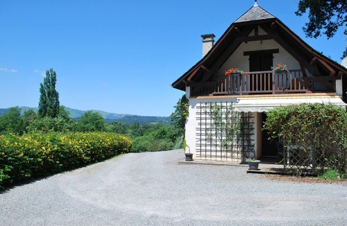 Menditte House | Charming Small Cottage in Soule