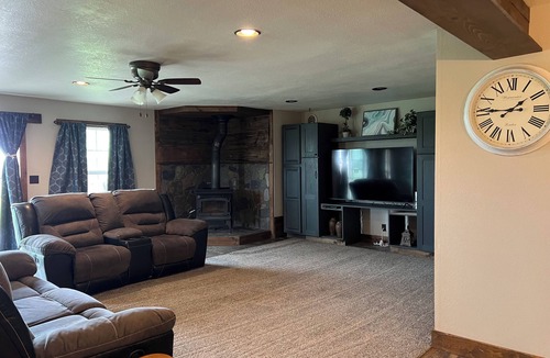 New Underwood House | Charming Small-Town Getaway in New Underwood