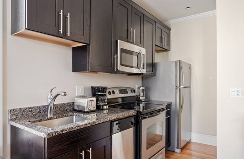 East Somerville Apartment | Charming Somerville 1BR nr Sullivans Square T, by Blueground