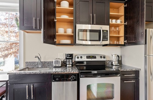 East Somerville Apartment | Charming Somerville 1BR nr Sullivans Square T, by Blueground