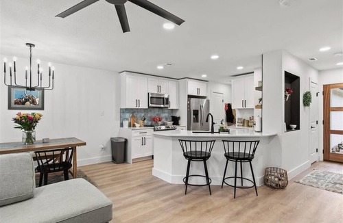 Tanglewood Forest House | Charming South Austin Home w/Pet Friendly Backyard