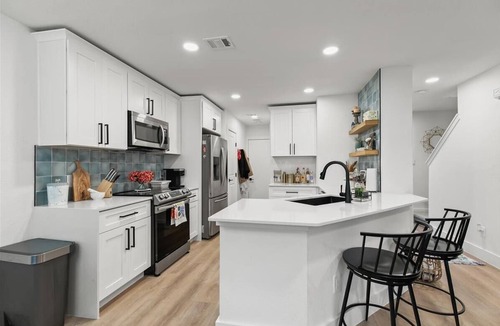 Tanglewood Forest House | Charming South Austin Home w/Pet Friendly Backyard