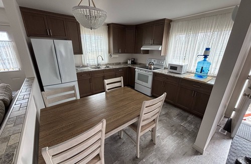 Gimli Cottage | Charming South Beach Cottage – A Cozy Retreat for Work or Leisure