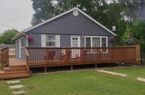 Gimli Cottage | Charming South Beach Cottage – A Cozy Retreat for Work or Leisure
