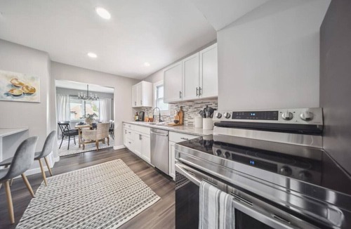 Mayfield Heights House | Charming & Spacious 3 bedroom 2.5 bath w fire pit in back yard and king bed