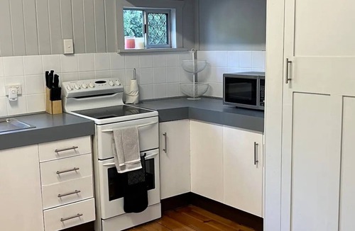 Bundaberg West House | Charming & Spacious Centrally Located Queenslander