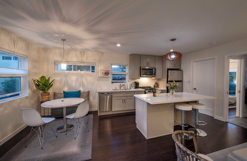 Westchester House | Charming, spacious 1-bedroom home with luxurious amenities in LA's west side