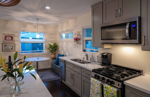 Westchester House | Charming, spacious 1-bedroom home with luxurious amenities in LA's west side