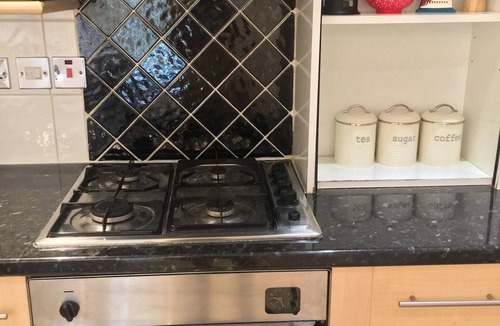 Tower Hill Apartment | Charming spacious 2 bed apartment