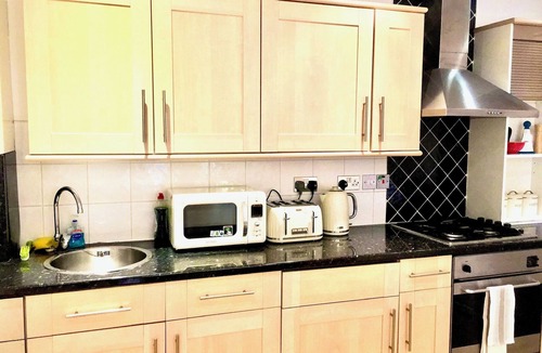 Tower Hill Apartment | Charming spacious 2 bed apartment