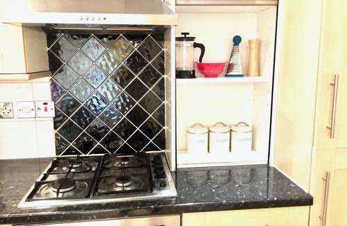 Tower Hill Apartment | Charming spacious 2 bed apartment