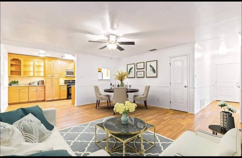 Buckingham Estates House | Charming | Spacious 3 Bedroom S.W Austin 12 mins D.T 20 mins Airport.