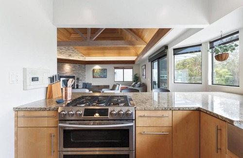 Point Loma House | Charming spacious 4-bedroom house with full kitchen & comfy vibes in San Diego