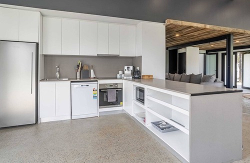 Pitt Town House | Charming & Spacious 4BR Retreat