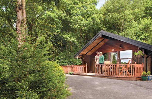 Summerbridge Ski Chalet | Charming, spacious and comfortable open plan lodge with log burner.