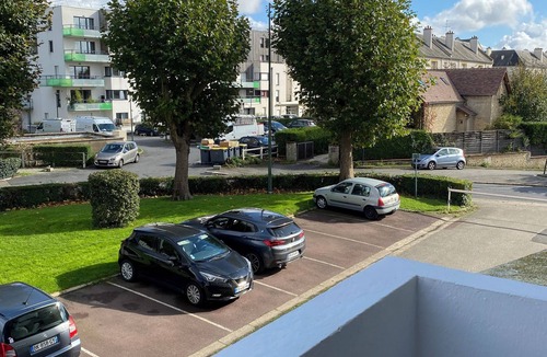 Le Bas Vaucelles Apartment | Charming, spacious apartment with free parking spaces