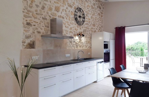 Forcalquier House | CHARMING SPACIOUS COTTAGE IN FARMHOUSE . Pool unavailable from July 4 to Sept 1.