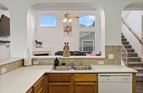 Kyle House | Charming, Spacious & Fun Retreat — Just 20 Minutes to Austin!