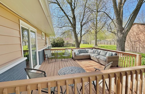 Shelbyville House | Charming Spacious Get Away