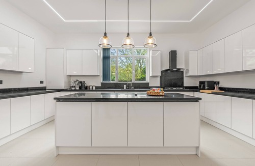 Blakedown House | Charming,Spacious Manor House with Lake&Pool Table