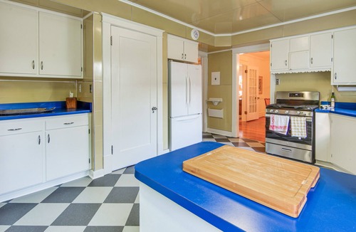 Olean House | Charming & Spacious Olean Home w/ 2 Fireplaces