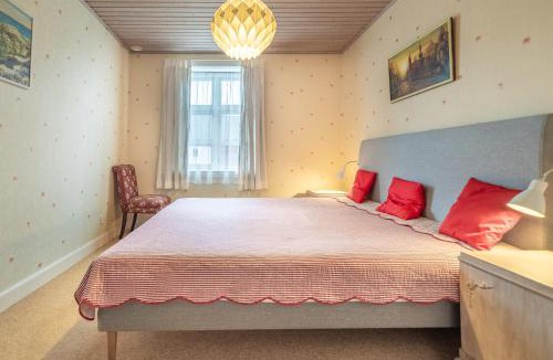 Boderne Apartment | Charming, spacious, sea view guest house