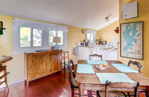 St. Albans Cottage | Charming St. Albans Cottage on Lake Champlain!