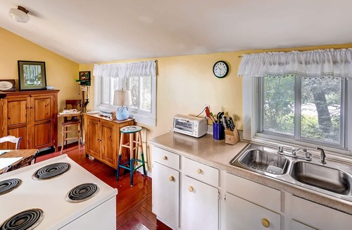 St. Albans Cottage | Charming St. Albans Cottage on Lake Champlain!