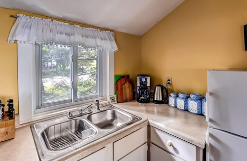 St. Albans Cottage | Charming St. Albans Cottage on Lake Champlain!