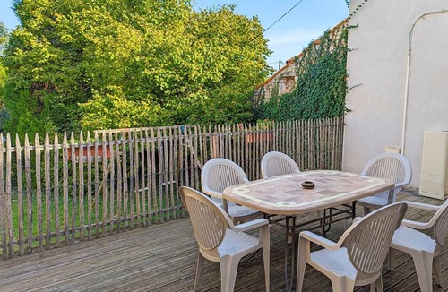 Asnieres-sur-Nouere Cottage | Charming stone cottage with stove, pets allowed