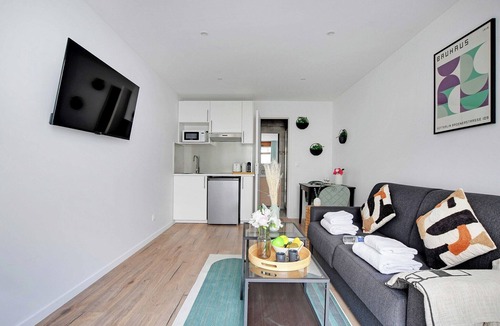 Le Kremlin-Bicetre Apartment | Charming studio - 2P - Kremlin-Bicêtre