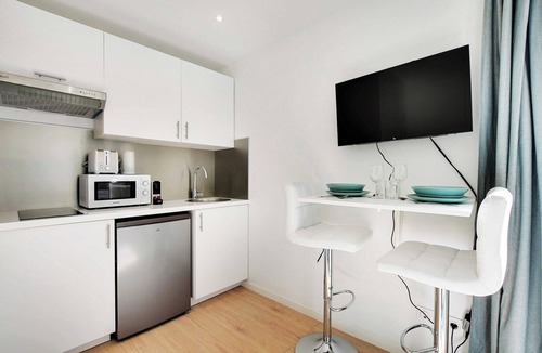 Le Kremlin-Bicetre Apartment | Charming Studio - 2P- Le Kremlin-Bicêtre