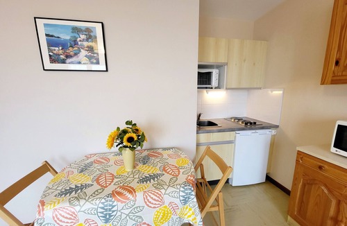 Les Sables d'Olonne Apartment | Charming Studio 50m from Harbor, Near Beach and Shops, 4th Floor with Lift