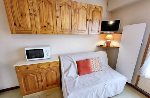 Les Sables d'Olonne Apartment | Charming Studio 50m from Harbor, Near Beach and Shops, 4th Floor with Lift