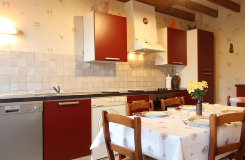 Teurtheville-Bocage Cottage | Charming stone house with private garden, pets allowed