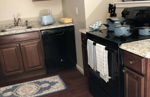 Dover Apartment | Charming Stay Downtown Dover – Free Wine!