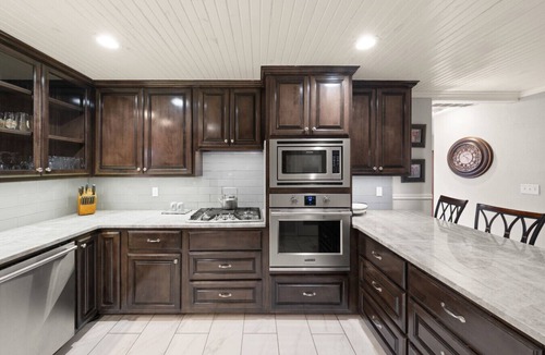 Quail Creek House | Charming Stay | Hot Tub, Patio & Antique Charm