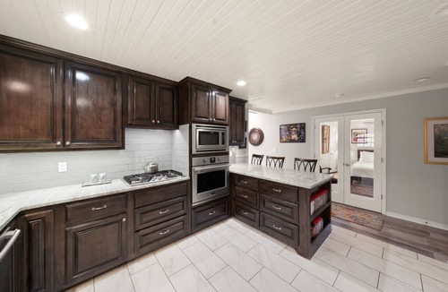Quail Creek House | Charming Stay | Hot Tub, Patio & Antique Charm