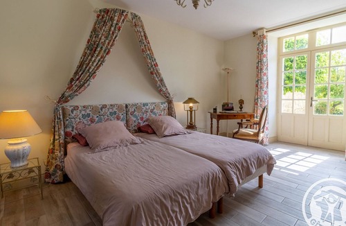 Saint-Georges-sur-Layon Bed & Breakfast | Charming Stay with Pool in Loire Valley's Wine Region