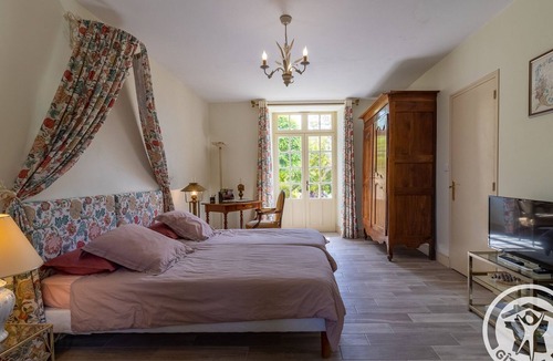 Saint-Georges-sur-Layon Bed & Breakfast | Charming Stay with Pool in Loire Valley's Wine Region