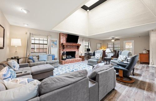 Quail Creek House | Charming Stay with Hot Tub, Patio and Antique Charm