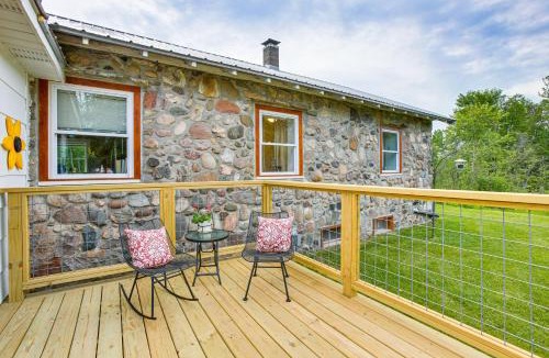Marion House | Charming Stone Cottage in Marion w/Fire Pit!