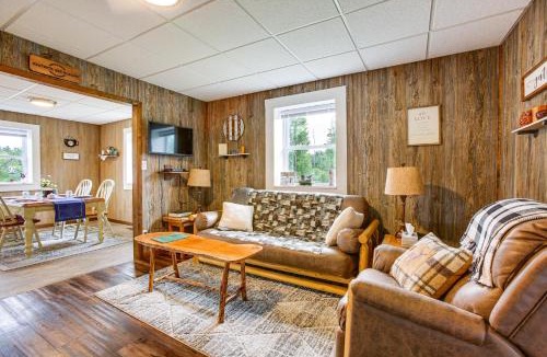 Marion House | Charming Stone Cottage in Marion w/Fire Pit!