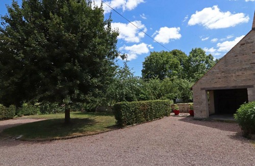 Merri Cottage | Charming stone country house with WIFI, terrace and enclosed garden