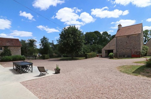 Merri Cottage | Charming stone country house with WIFI, terrace and enclosed garden