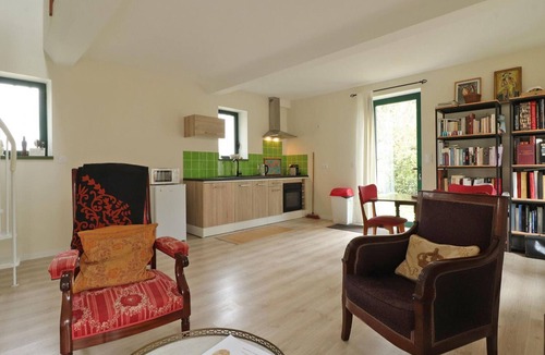 Neuvy-au-Houlme Cottage | Charming stone house with garden, perfect for a nature escape with Wi-Fi included